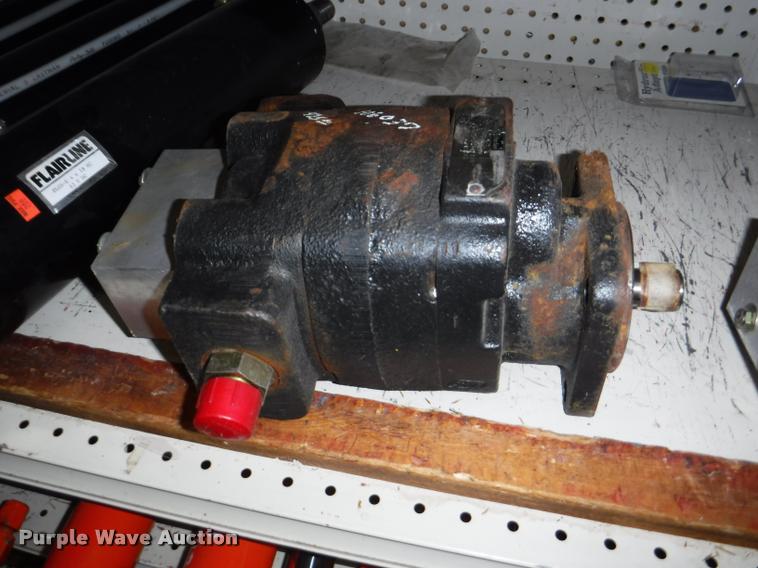 image for item DD0938 Hydraulic cylinder hardware