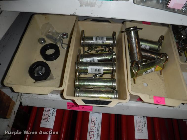 image for item DD0939 Hydraulic cylinder and roller chain hardware