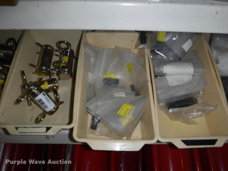 image for item DD0939 Hydraulic cylinder and roller chain hardware