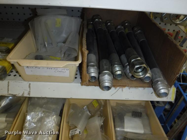 image for item DD0939 Hydraulic cylinder and roller chain hardware