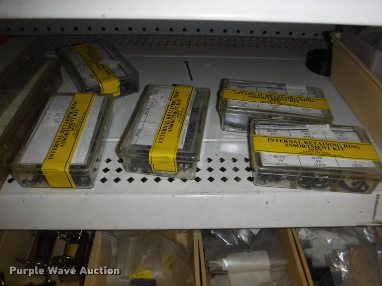 image for item DD0939 Hydraulic cylinder and roller chain hardware