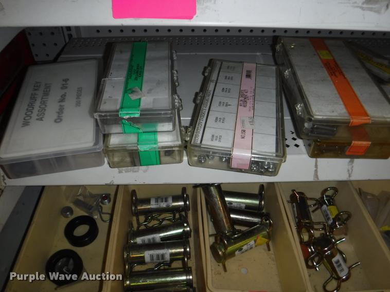 image for item DD0939 Hydraulic cylinder and roller chain hardware