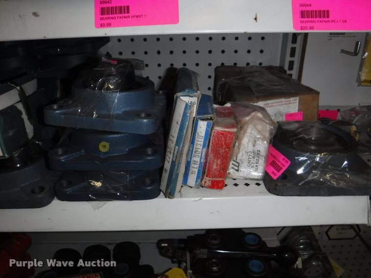 image for item DD0939 Hydraulic cylinder and roller chain hardware