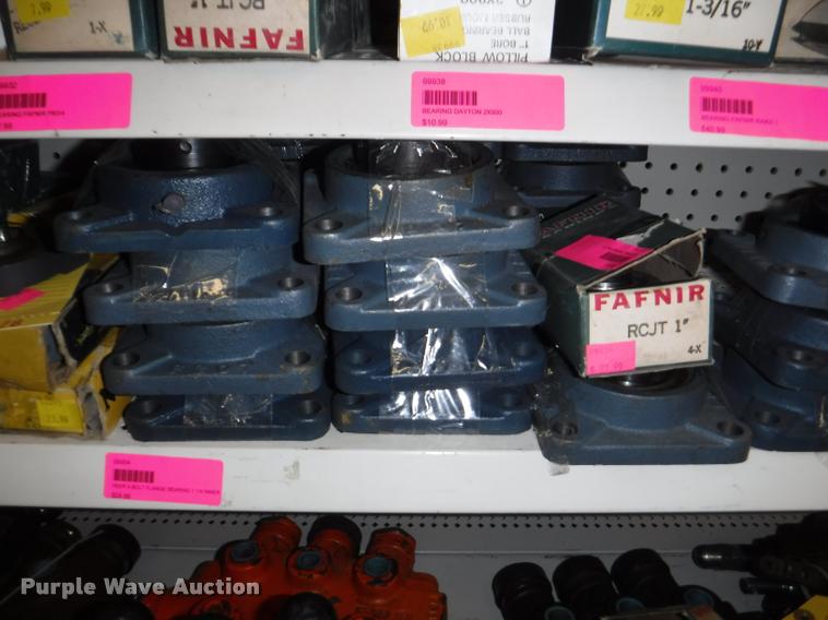 image for item DD0939 Hydraulic cylinder and roller chain hardware