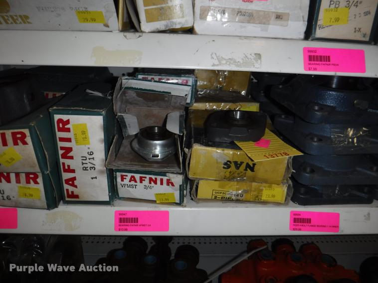 image for item DD0939 Hydraulic cylinder and roller chain hardware