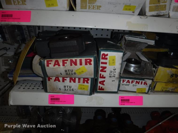 image for item DD0939 Hydraulic cylinder and roller chain hardware