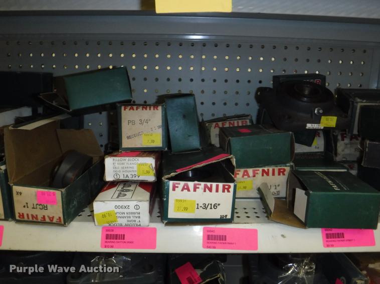 image for item DD0939 Hydraulic cylinder and roller chain hardware