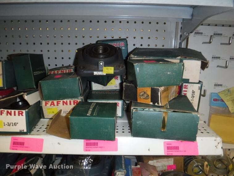 image for item DD0939 Hydraulic cylinder and roller chain hardware