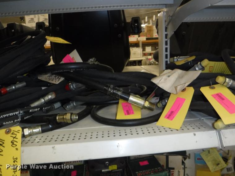 image for item DD0939 Hydraulic cylinder and roller chain hardware