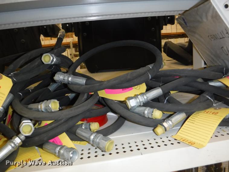 image for item DD0939 Hydraulic cylinder and roller chain hardware