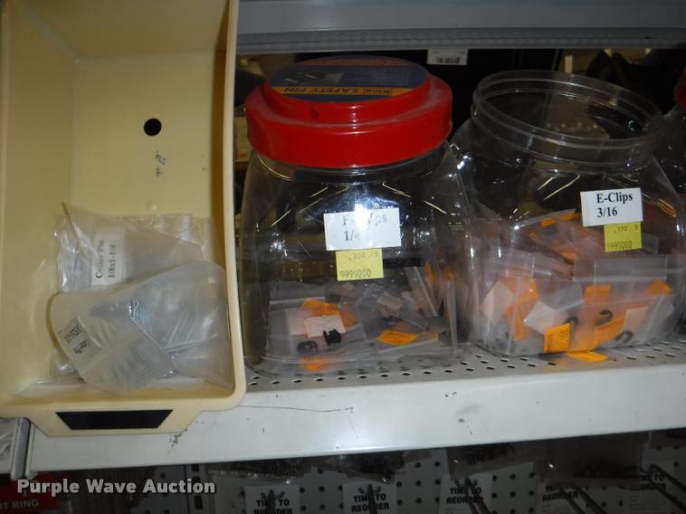 image for item DD0939 Hydraulic cylinder and roller chain hardware