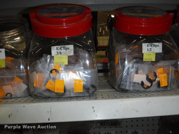 image for item DD0939 Hydraulic cylinder and roller chain hardware