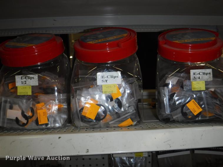 image for item DD0939 Hydraulic cylinder and roller chain hardware