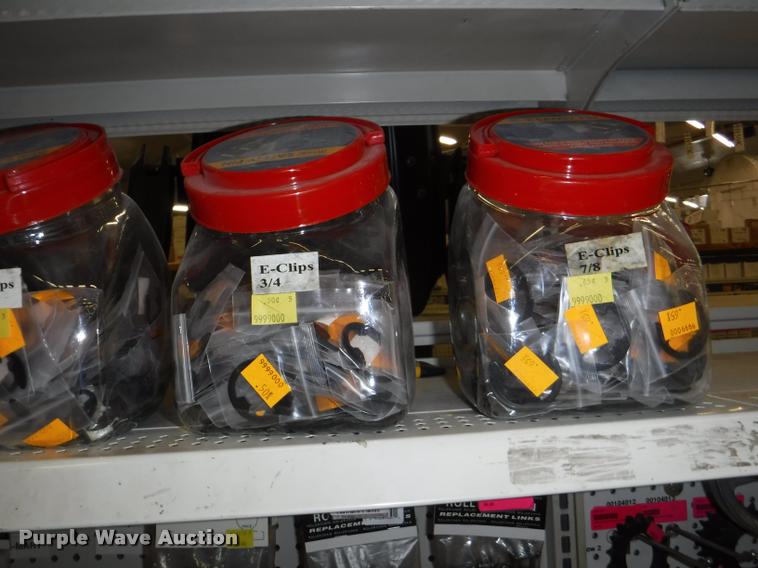 image for item DD0939 Hydraulic cylinder and roller chain hardware