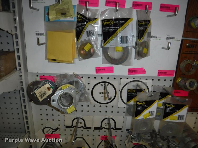 image for item DD0939 Hydraulic cylinder and roller chain hardware