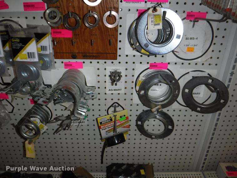 image for item DD0939 Hydraulic cylinder and roller chain hardware