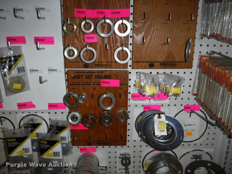 image for item DD0939 Hydraulic cylinder and roller chain hardware