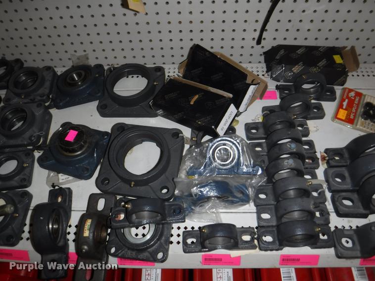 image for item DD0939 Hydraulic cylinder and roller chain hardware