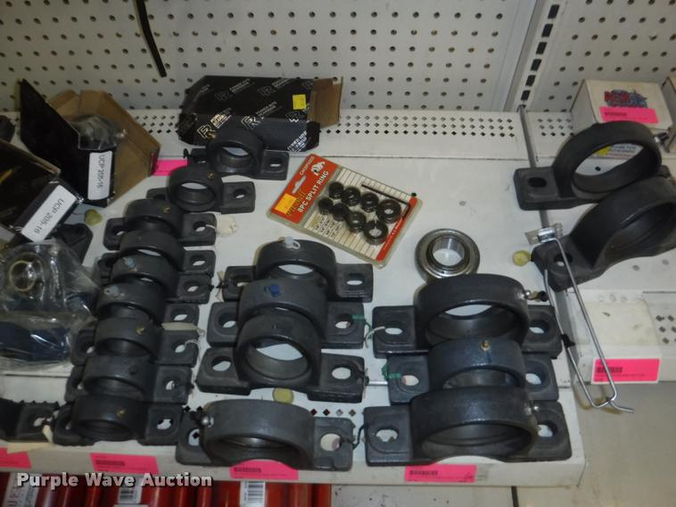 image for item DD0939 Hydraulic cylinder and roller chain hardware