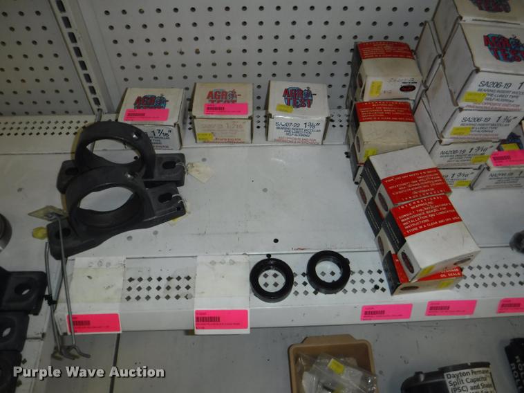 image for item DD0939 Hydraulic cylinder and roller chain hardware