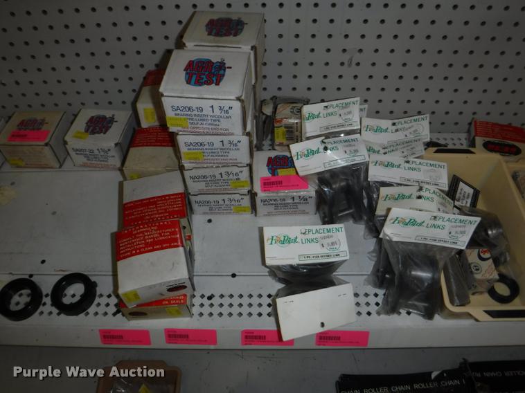 image for item DD0939 Hydraulic cylinder and roller chain hardware