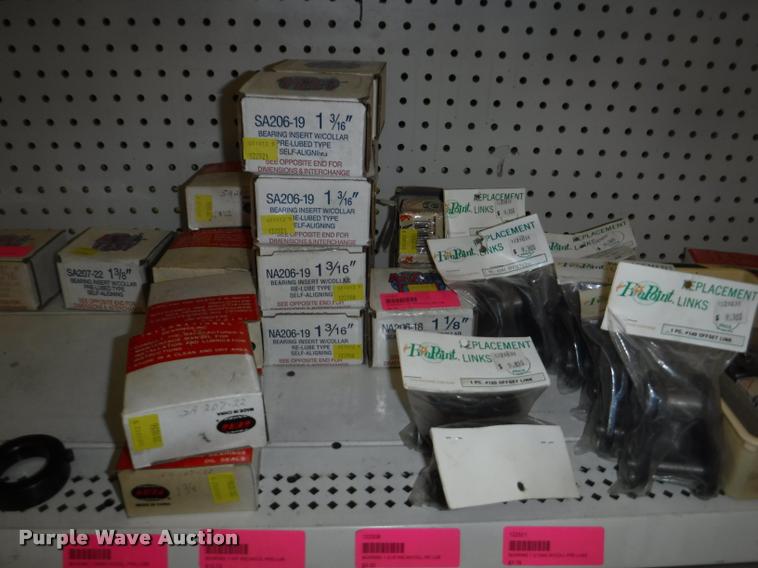 image for item DD0939 Hydraulic cylinder and roller chain hardware