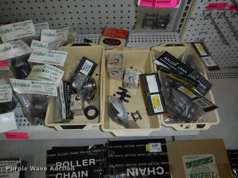 image for item DD0939 Hydraulic cylinder and roller chain hardware