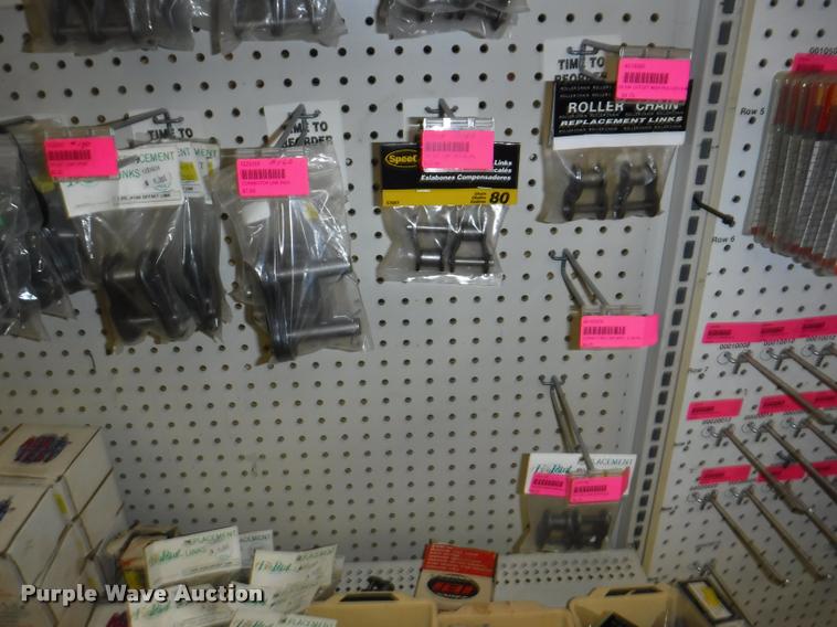 image for item DD0939 Hydraulic cylinder and roller chain hardware