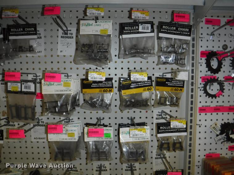 image for item DD0939 Hydraulic cylinder and roller chain hardware