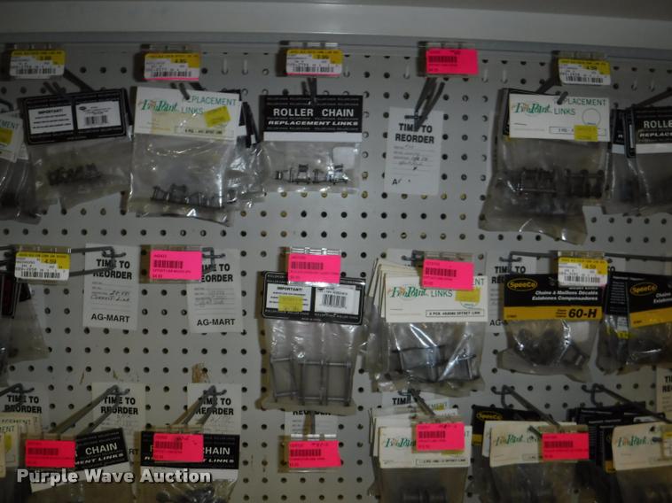 image for item DD0939 Hydraulic cylinder and roller chain hardware