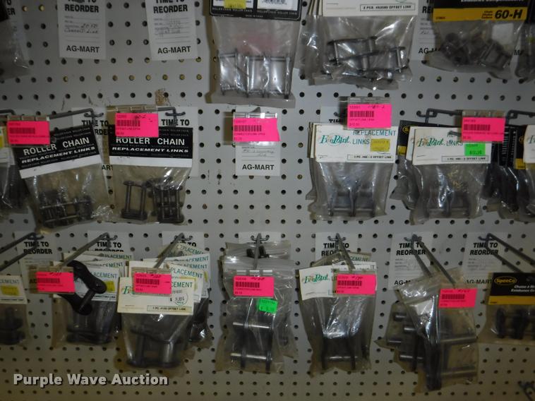 image for item DD0939 Hydraulic cylinder and roller chain hardware