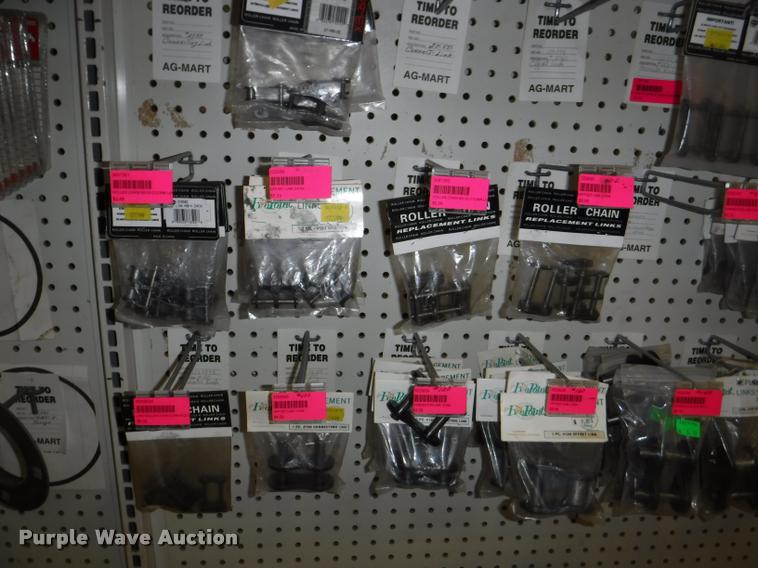 image for item DD0939 Hydraulic cylinder and roller chain hardware