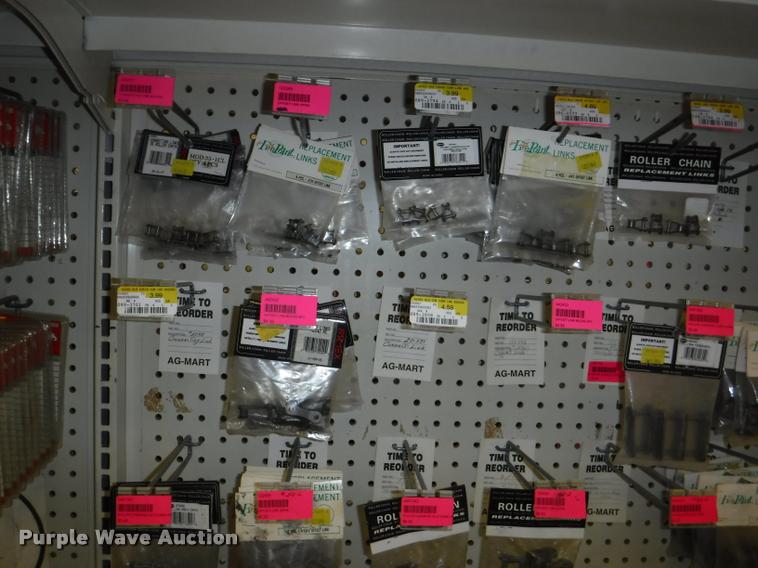 image for item DD0939 Hydraulic cylinder and roller chain hardware