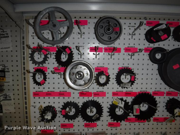 image for item DD0939 Hydraulic cylinder and roller chain hardware