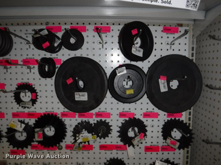 image for item DD0939 Hydraulic cylinder and roller chain hardware