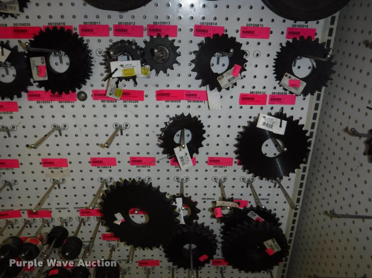 image for item DD0939 Hydraulic cylinder and roller chain hardware