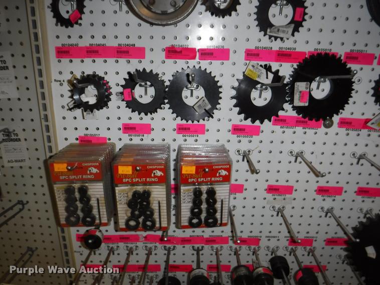 image for item DD0939 Hydraulic cylinder and roller chain hardware