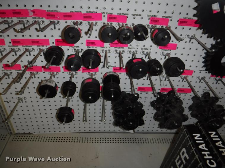 image for item DD0939 Hydraulic cylinder and roller chain hardware