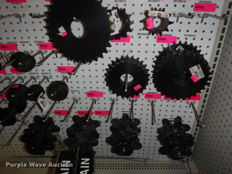 image for item DD0939 Hydraulic cylinder and roller chain hardware