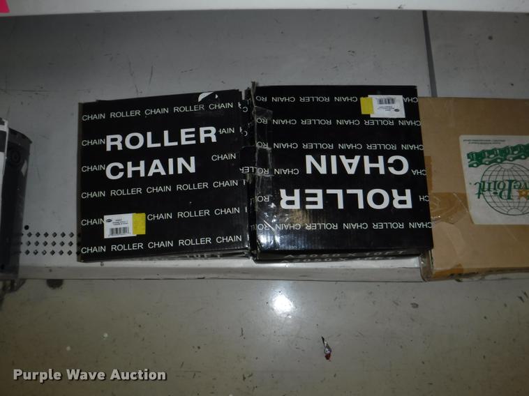 image for item DD0939 Hydraulic cylinder and roller chain hardware