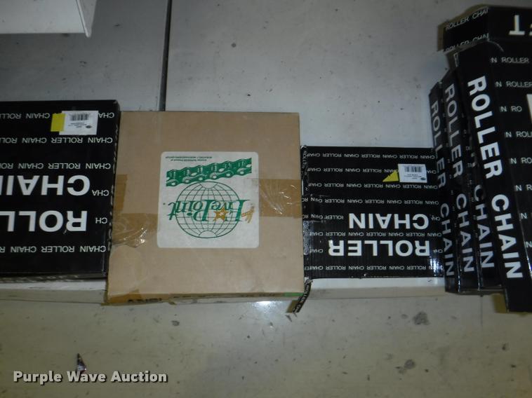 image for item DD0939 Hydraulic cylinder and roller chain hardware