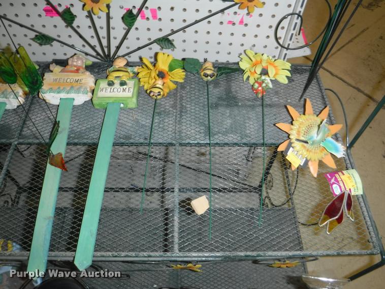 image for item DD0980 Lawn and garden accessories