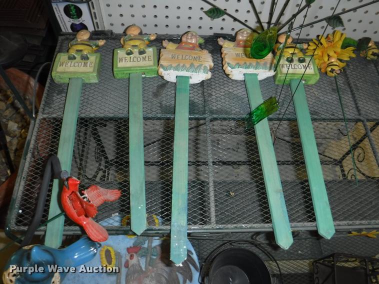 image for item DD0980 Lawn and garden accessories