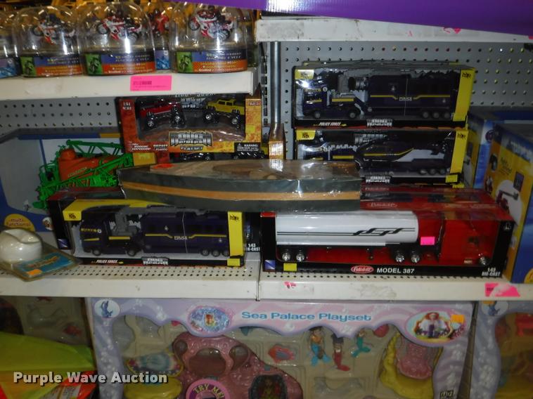 image for item DD0989 Children's toys and books