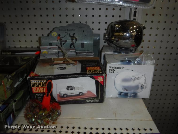 image for item DD0989 Children's toys and books