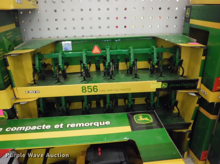 image for item DD0989 Children's toys and books