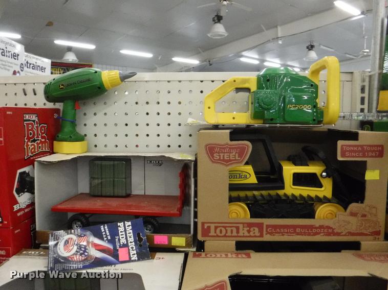 image for item DD0989 Children's toys and books