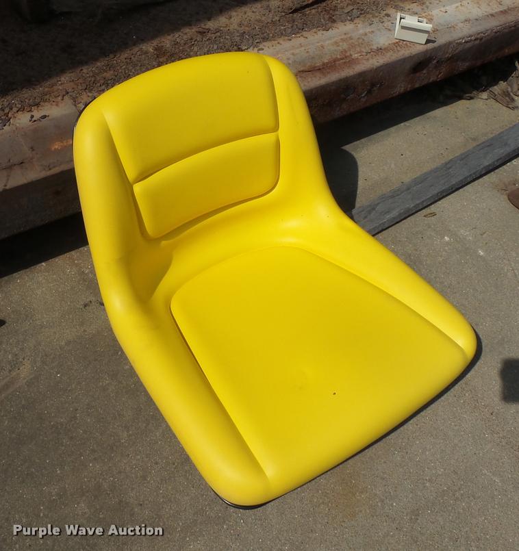 image for item DD1705 Approximately 336 medium back seats