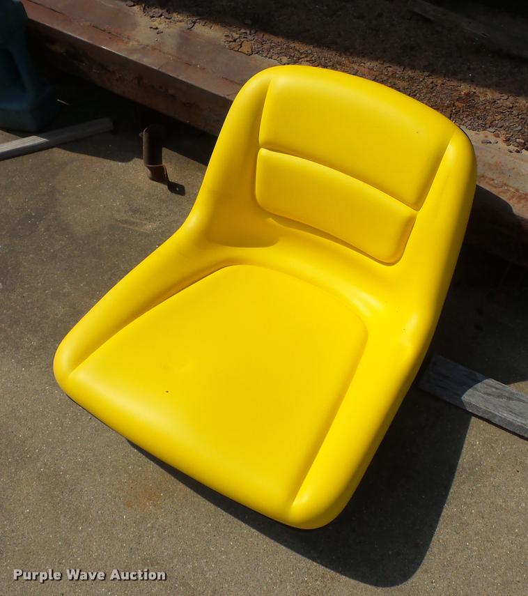 image for item DD1705 Approximately 336 medium back seats