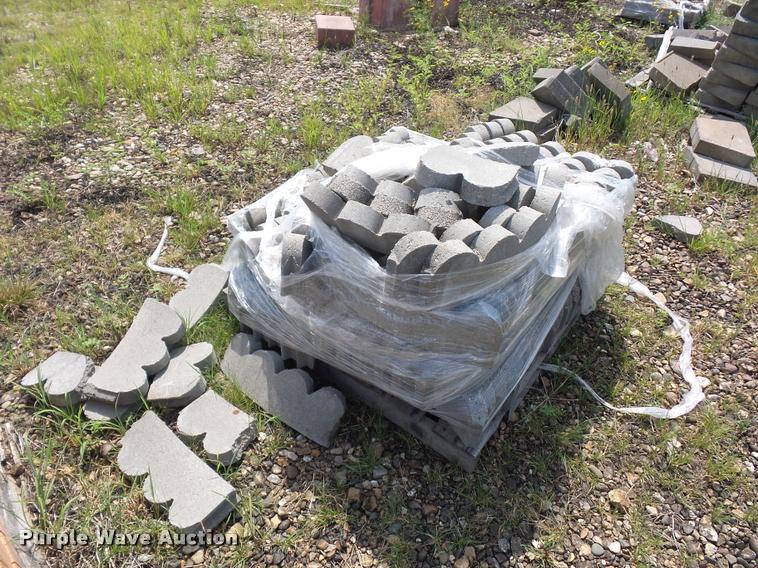 image for item DD1718 Approximately 12 pallets of landscape blocks